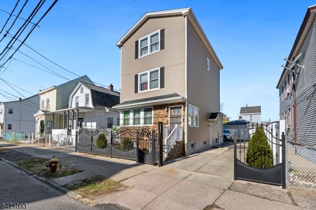 88 E 18Th St, Paterson City, NJ 07524
