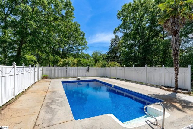 10 Willowtree Court, Simpsonville, SC 29680