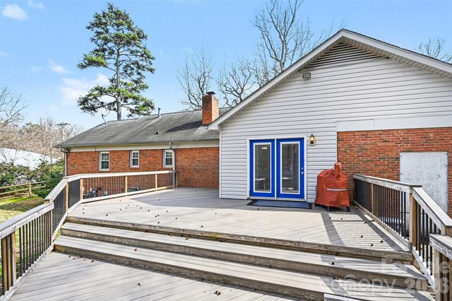 100 Dovershire Road, Charlotte, NC 28270