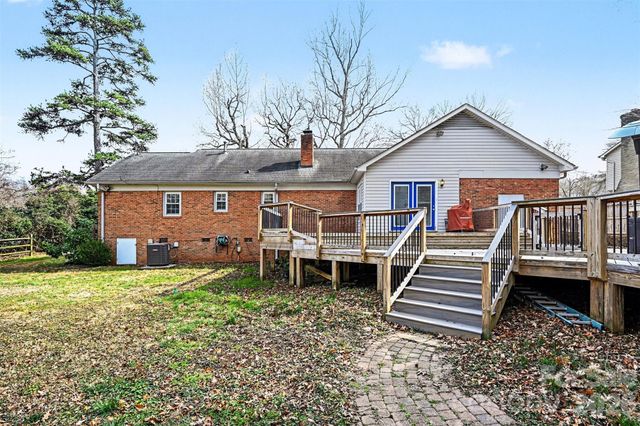 100 Dovershire Road, Charlotte, NC 28270