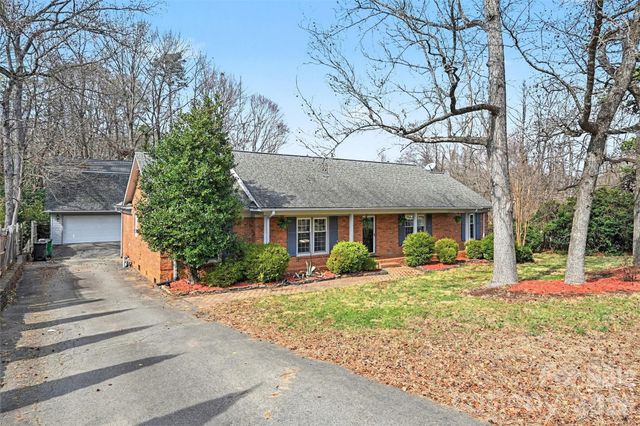 100 Dovershire Road, Charlotte, NC 28270
