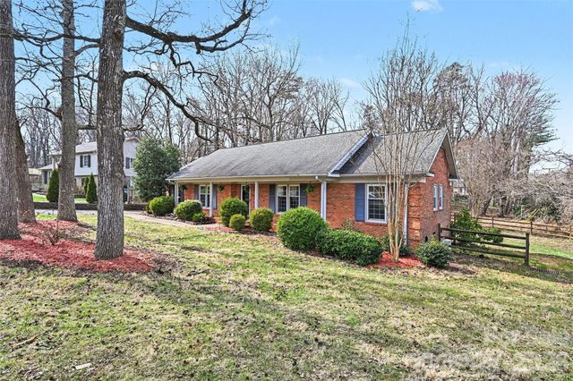 100 Dovershire Road, Charlotte, NC 28270