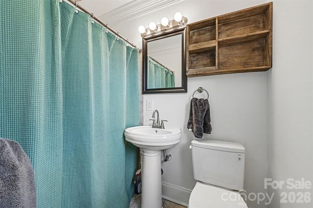 100 Dovershire Road, Charlotte, NC 28270