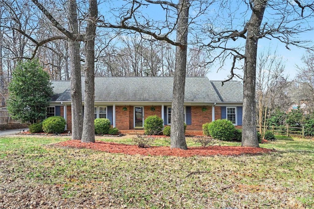 100 Dovershire Road, Charlotte, NC 28270