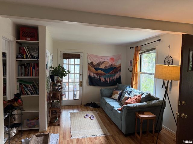 1010 W Walkup Avenue, Carbondale, IL 62901