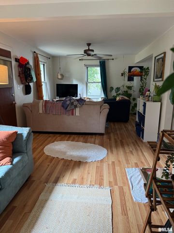 1010 W Walkup Avenue, Carbondale, IL 62901