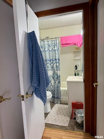 1010 W Walkup Avenue, Carbondale, IL 62901