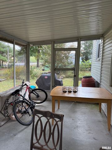 1010 W Walkup Avenue, Carbondale, IL 62901