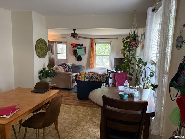 1010 W Walkup Avenue, Carbondale, IL 62901