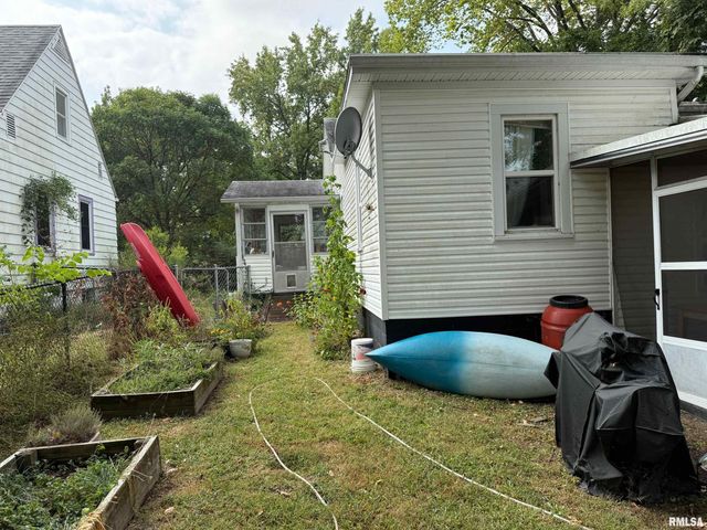 1010 W Walkup Avenue, Carbondale, IL 62901