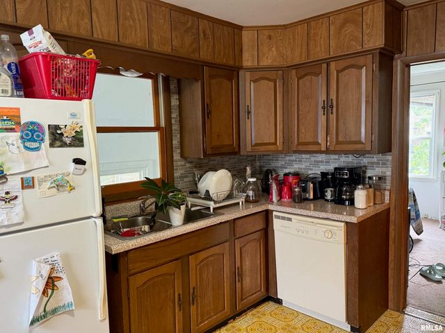 1010 W Walkup Avenue, Carbondale, IL 62901