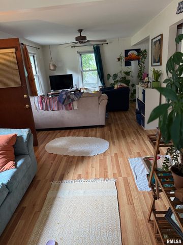 1010 W Walkup Avenue, Carbondale, IL 62901