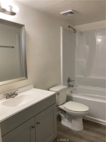 8505 Columbus Avenue 304, North Hills, CA 91343
