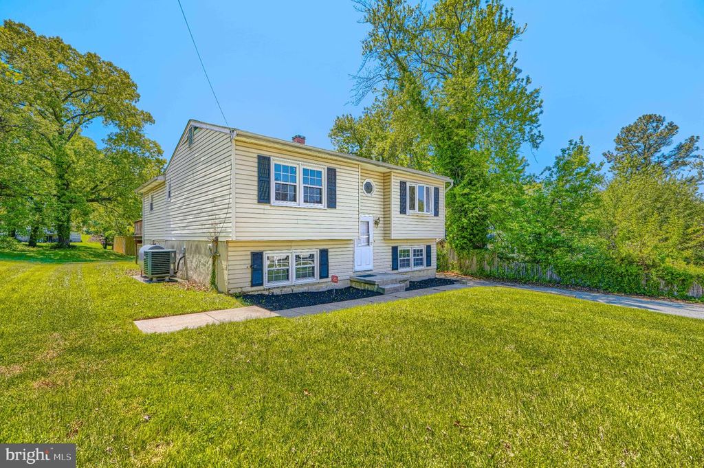 Image 2 of property listing at 4317 LEOLA AVE, Halethorpe, MD 21227