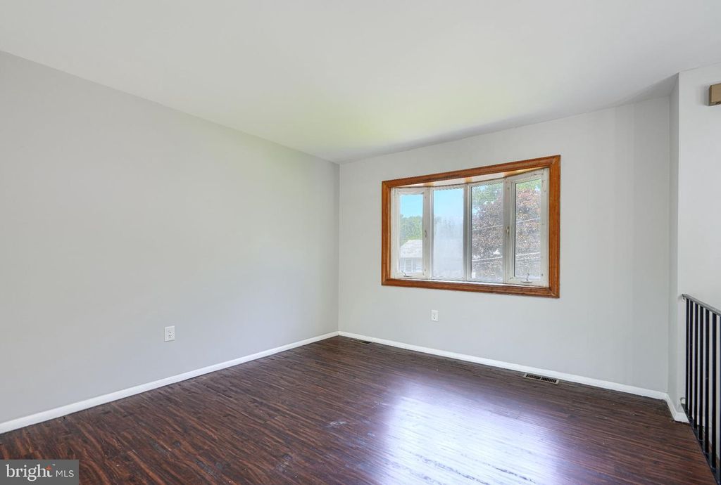 Image 12 of property listing at 4317 LEOLA AVE, Halethorpe, MD 21227