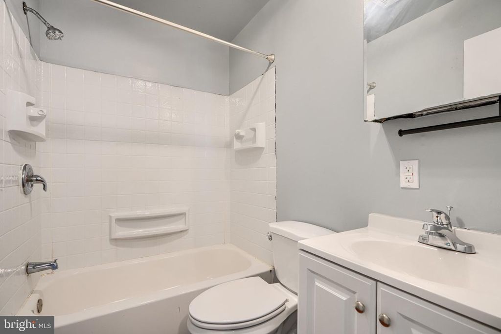 Image 14 of property listing at 4317 LEOLA AVE, Halethorpe, MD 21227