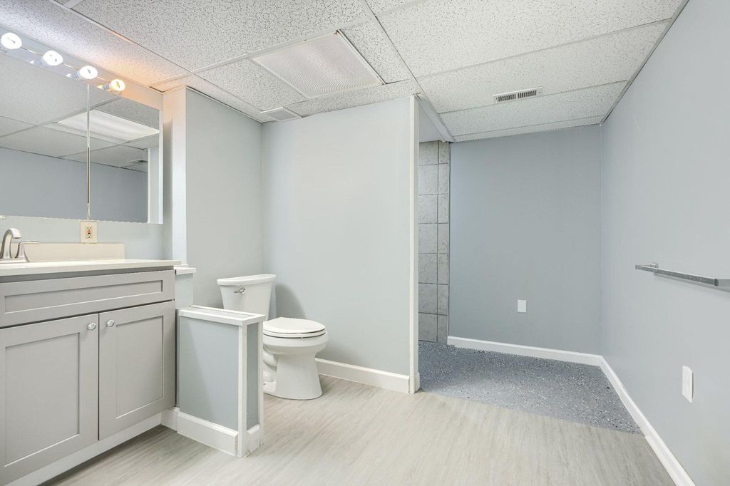 Image 24 of property listing at 4317 LEOLA AVE, Halethorpe, MD 21227