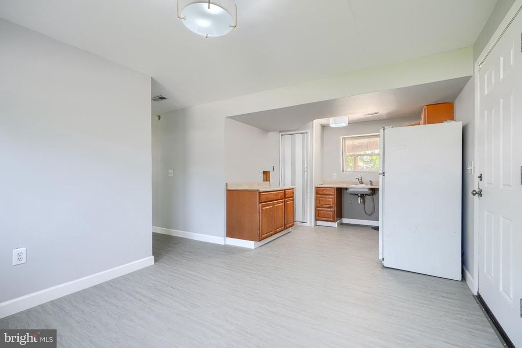Image 31 of property listing at 4317 LEOLA AVE, Halethorpe, MD 21227