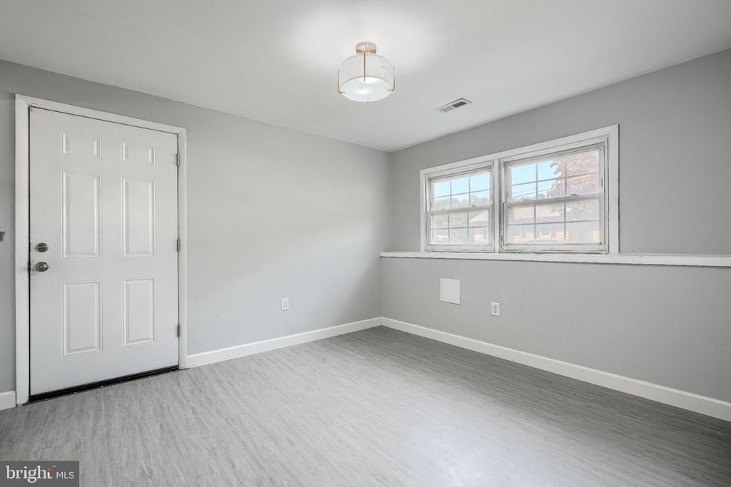 Image 34 of property listing at 4317 LEOLA AVE, Halethorpe, MD 21227