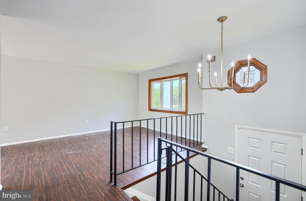 Image 6 of property listing at 4317 LEOLA AVE, Halethorpe, MD 21227