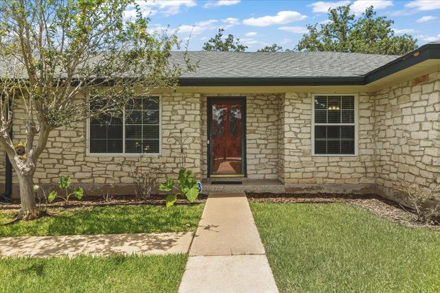 250 Hickory DR, Elgin, TX 78621