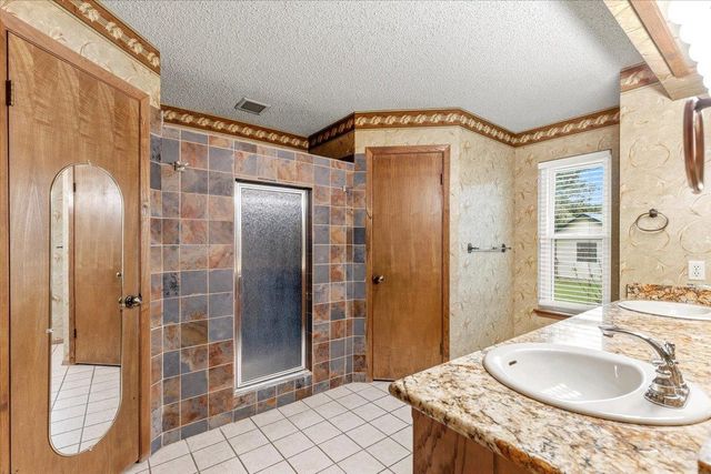 250 Hickory DR, Elgin, TX 78621