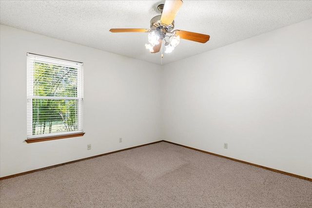 250 Hickory DR, Elgin, TX 78621