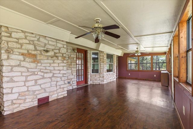 250 Hickory DR, Elgin, TX 78621