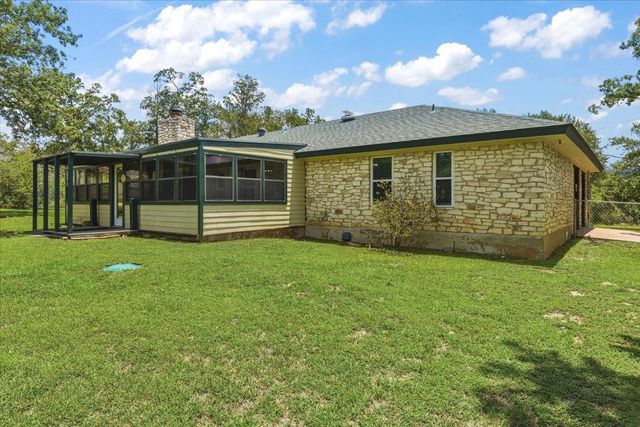 250 Hickory DR, Elgin, TX 78621