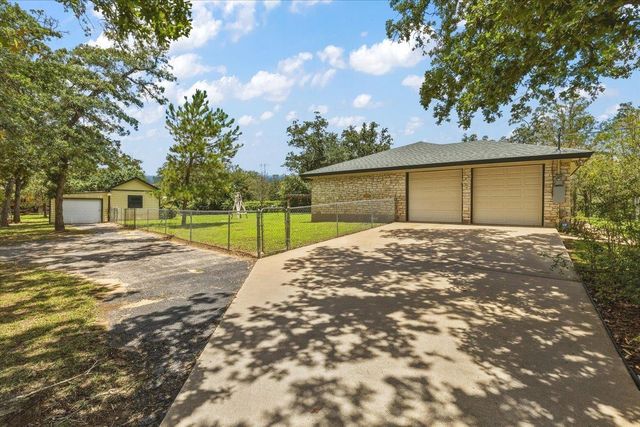 250 Hickory DR, Elgin, TX 78621