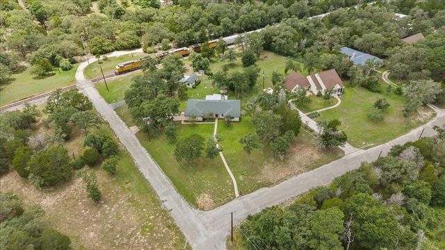 250 Hickory DR, Elgin, TX 78621