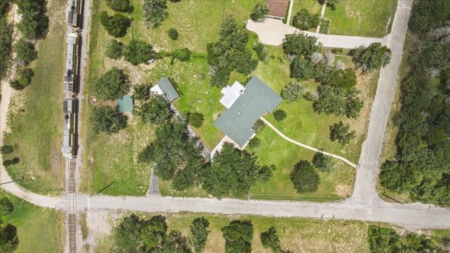 250 Hickory DR, Elgin, TX 78621