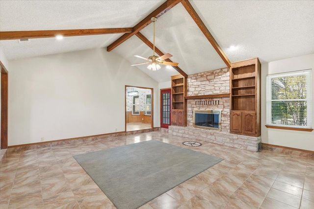 250 Hickory DR, Elgin, TX 78621