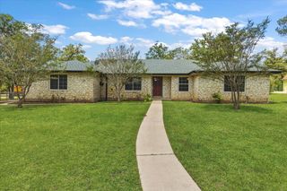 250 Hickory DR, Elgin, TX 78621