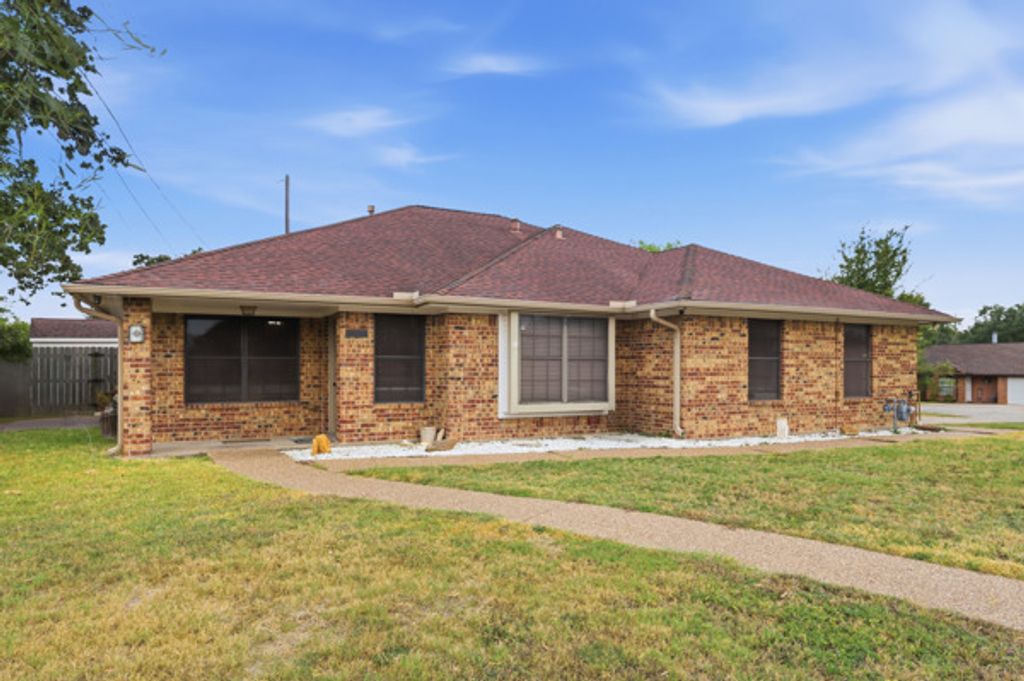 3727 Ravenwood Drive, Bryan, TX 77802 — exterior