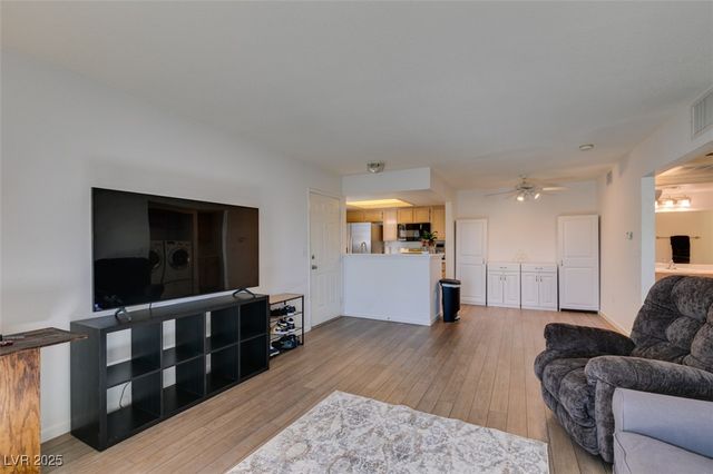 1901 Villa Palms Court 103, Las Vegas, NV 89128