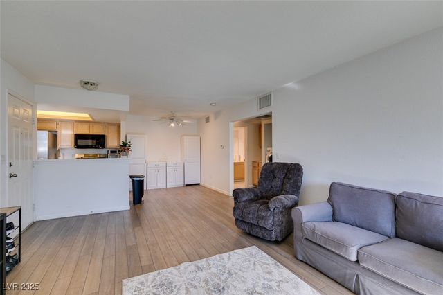 1901 Villa Palms Court 103, Las Vegas, NV 89128