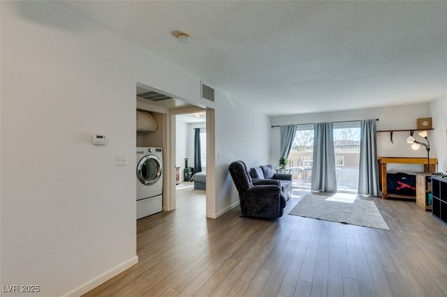 1901 Villa Palms Court 103, Las Vegas, NV 89128