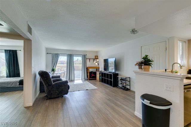 1901 Villa Palms Court 103, Las Vegas, NV 89128