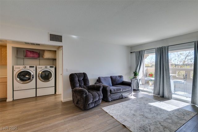 1901 Villa Palms Court 103, Las Vegas, NV 89128