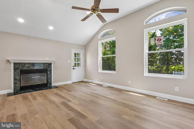 33 COUNTRY LN, Voorhees, NJ 08043