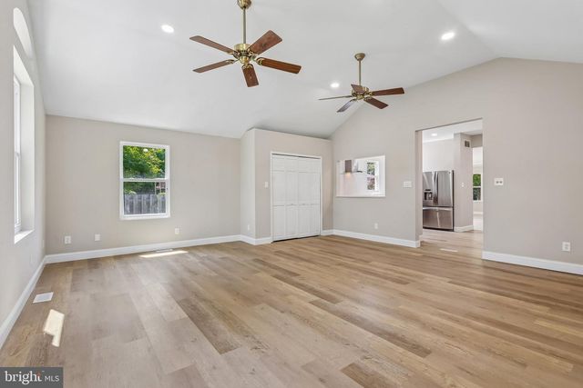 33 COUNTRY LN, Voorhees, NJ 08043