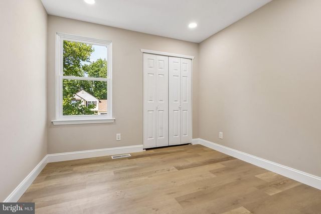 33 COUNTRY LN, Voorhees, NJ 08043