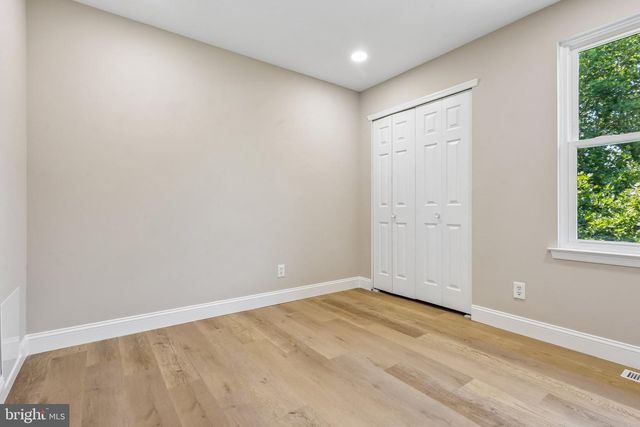 33 COUNTRY LN, Voorhees, NJ 08043