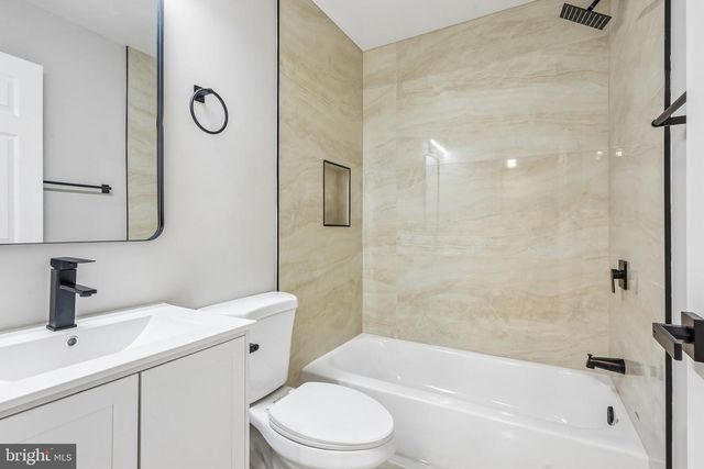 33 COUNTRY LN, Voorhees, NJ 08043