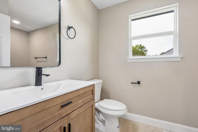 33 COUNTRY LN, Voorhees, NJ 08043