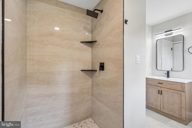33 COUNTRY LN, Voorhees, NJ 08043