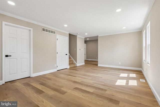 33 COUNTRY LN, Voorhees, NJ 08043