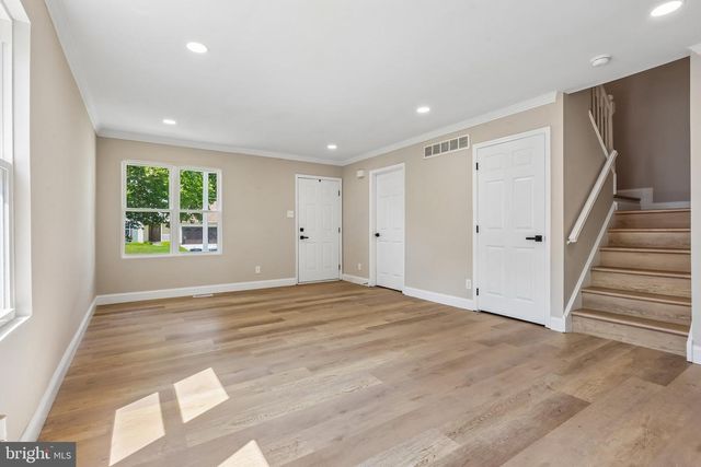 33 COUNTRY LN, Voorhees, NJ 08043