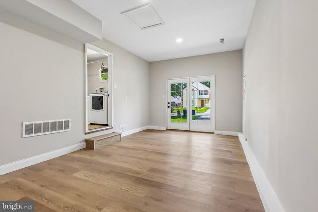 33 COUNTRY LN, Voorhees, NJ 08043